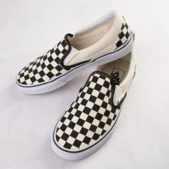Outlet Vans Slip-On Checkerboard Skate Shoe - Black / White